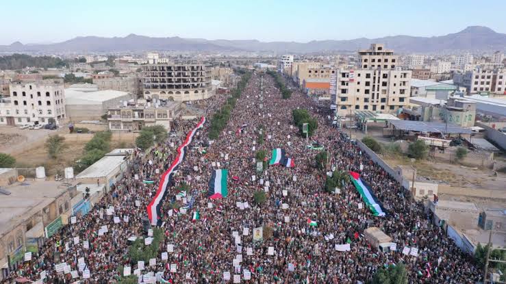 Mass Protests in Yemen Call for Ending Indiscriminate Bombing of Gaza